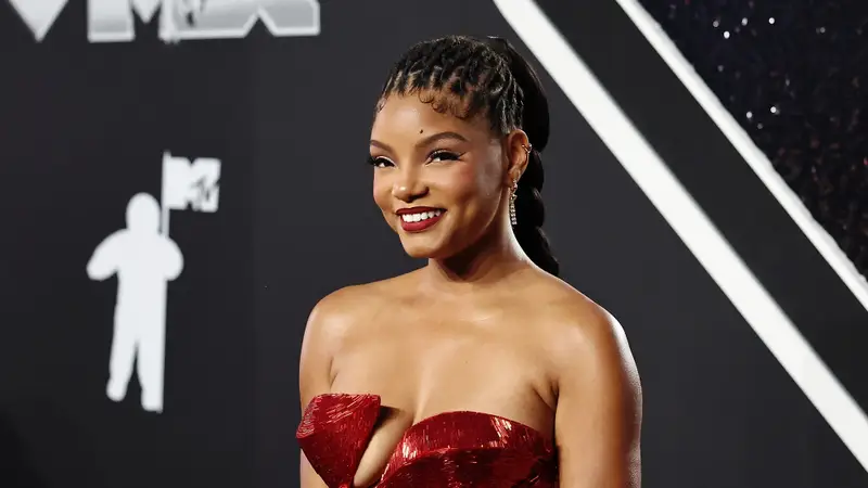 Halle Bailey 71fbee1cca53c08d6ff089853